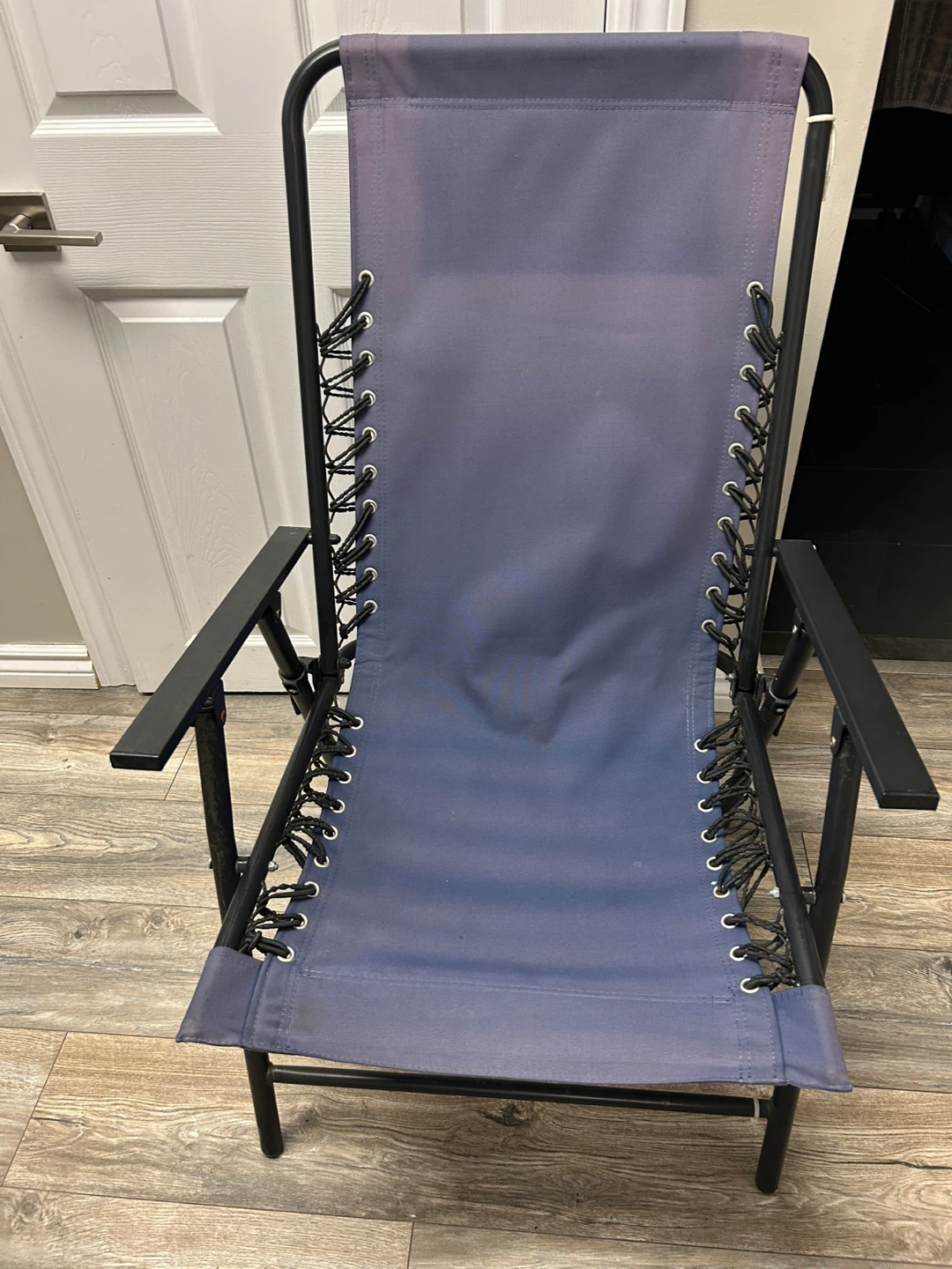 Blue bungee cord lounge chair