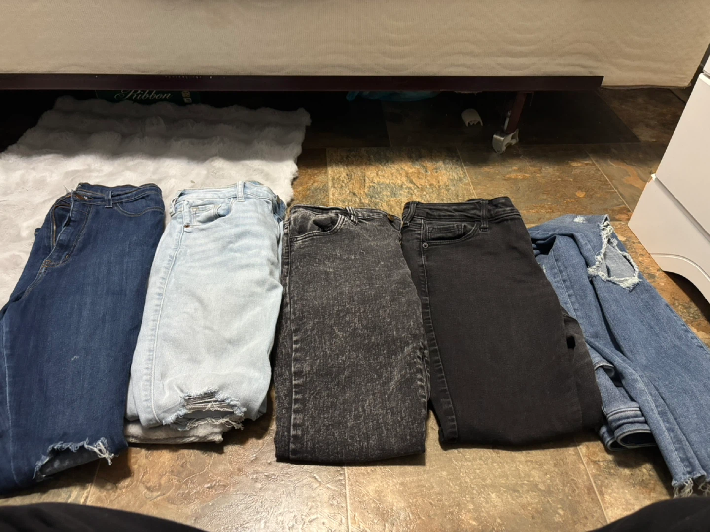 Bundle of 5 pairs of women's jeans