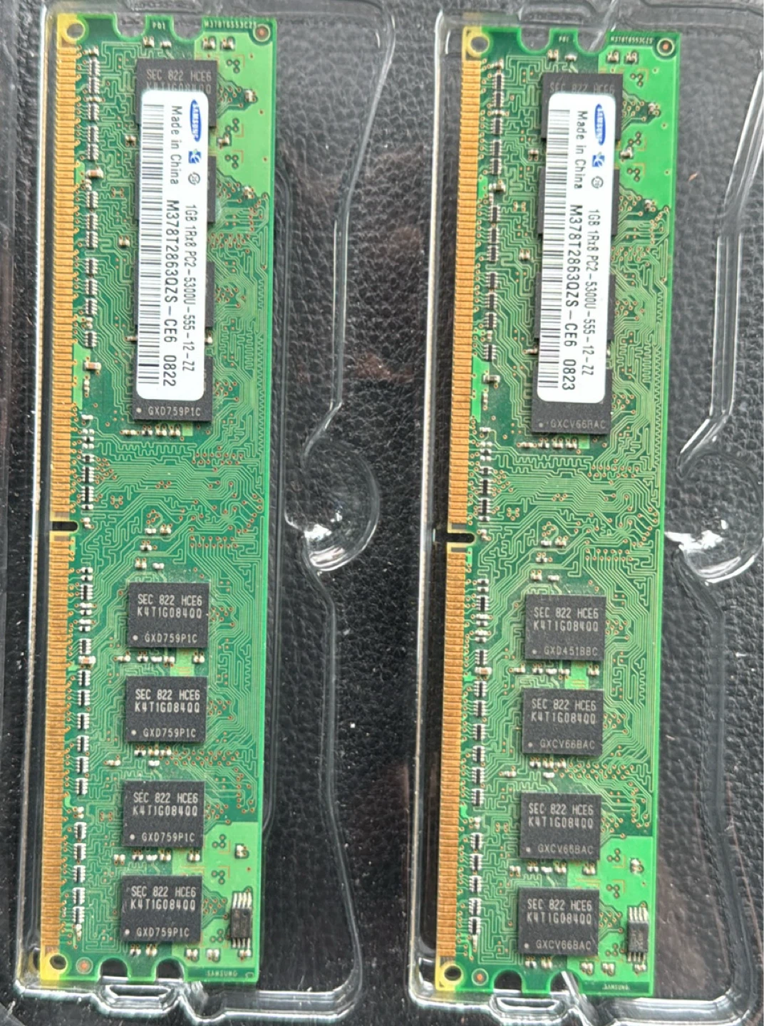 Samsung 1GB PC2-5300U-555-12 RAM Sticks (2x)
