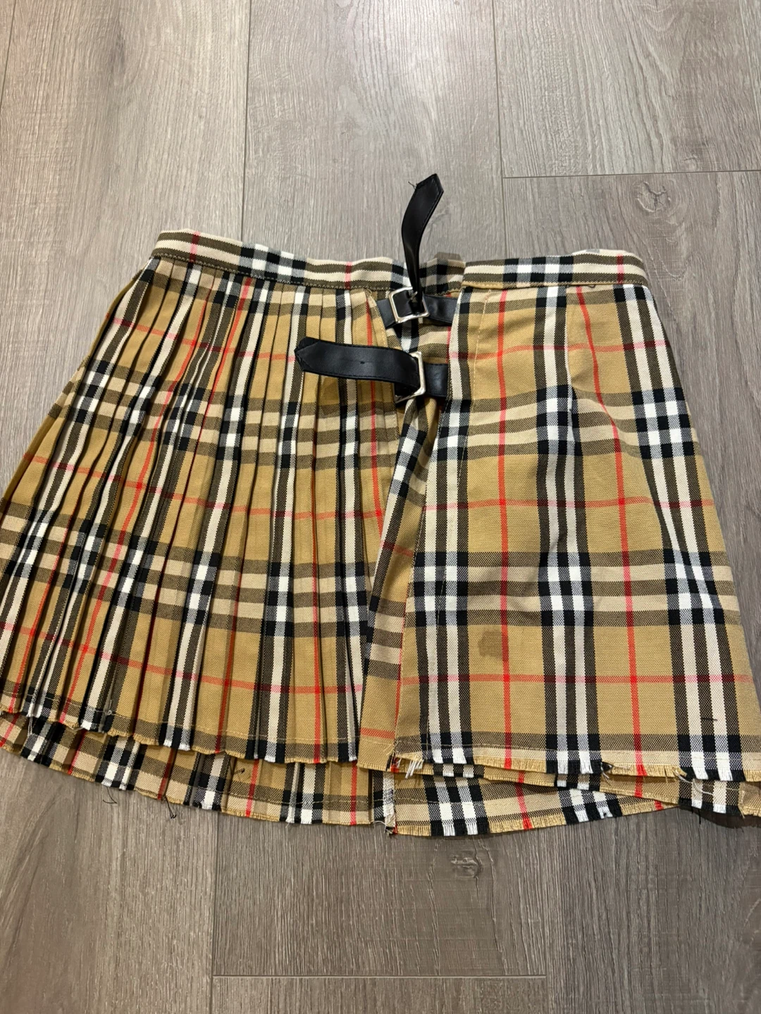 Burberry Nova Check Pleated Skirt with Buckle - photo 4