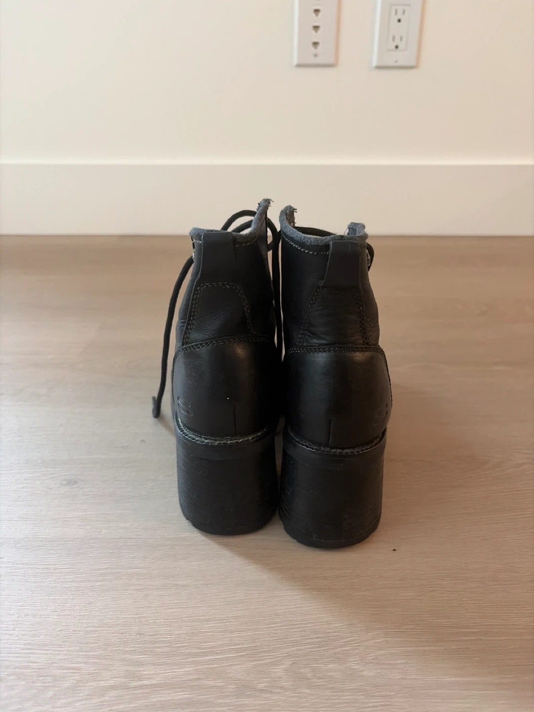 Skechers Black Leather Lace-Up Chunky Heel Boots - Size 6 US - photo 2