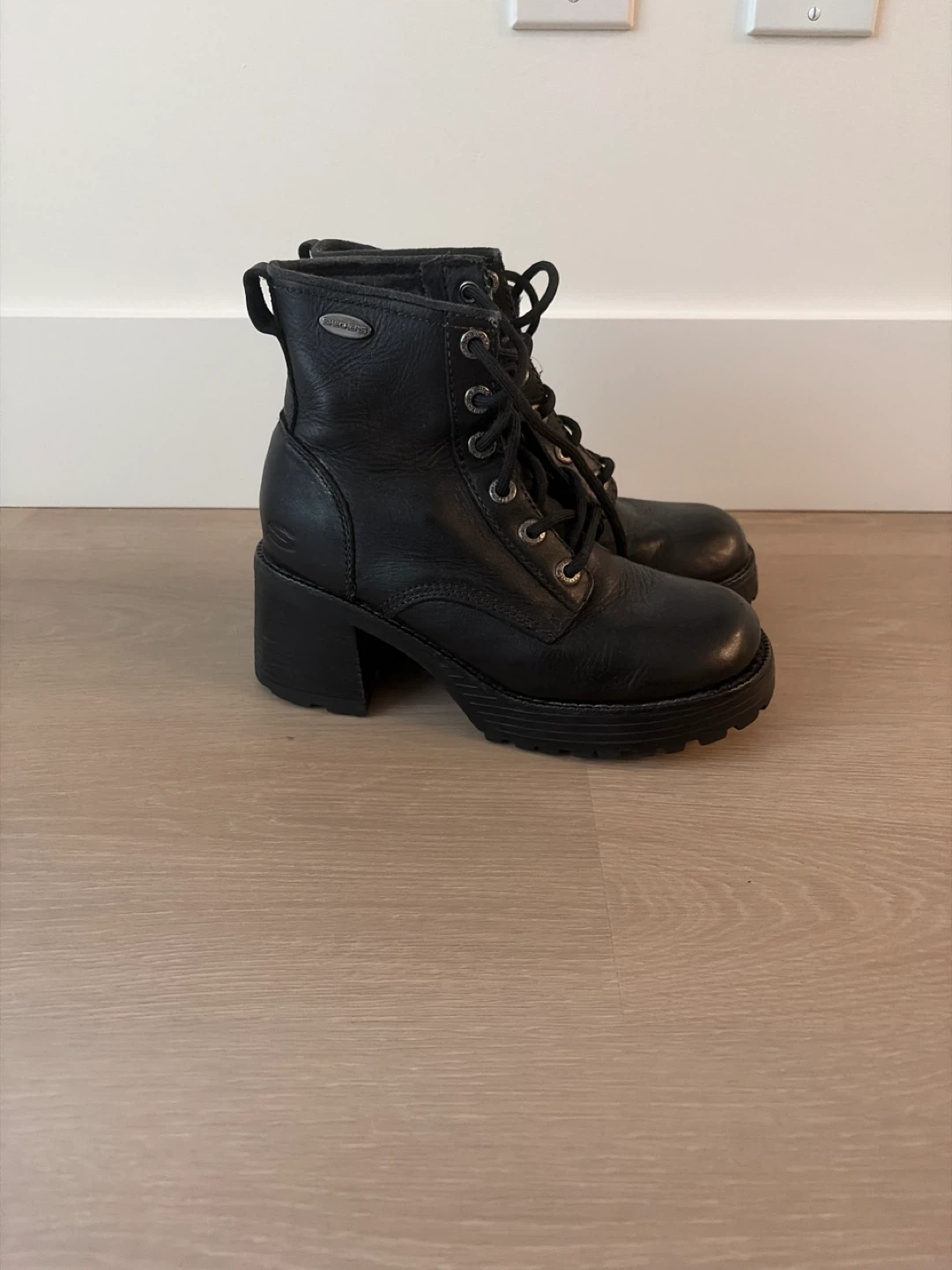 Skechers Black Leather Lace-Up Chunky Heel Boots - Size 6 US