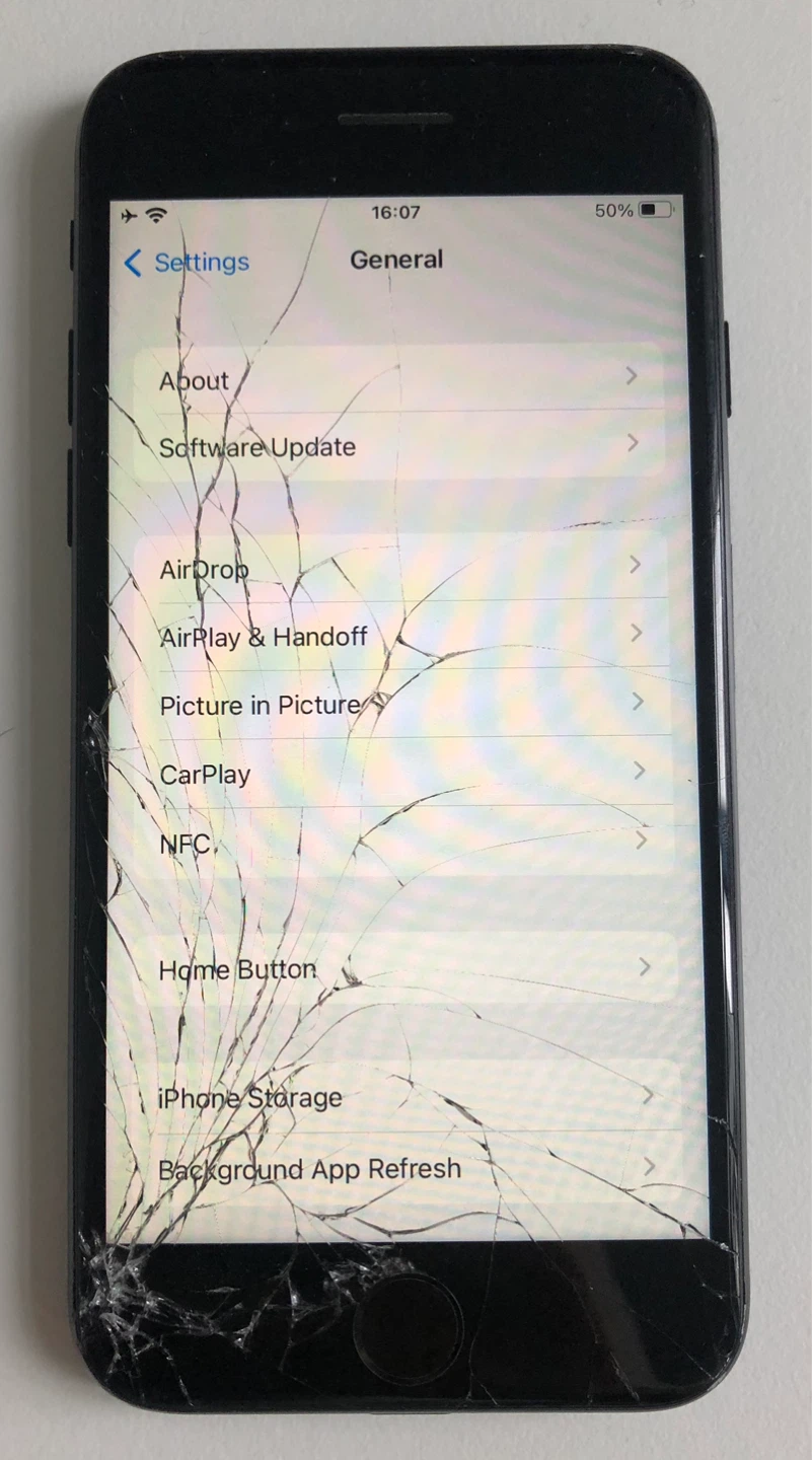 Apple iPhone 7 32GB (Functional w/ Cracked Screen)