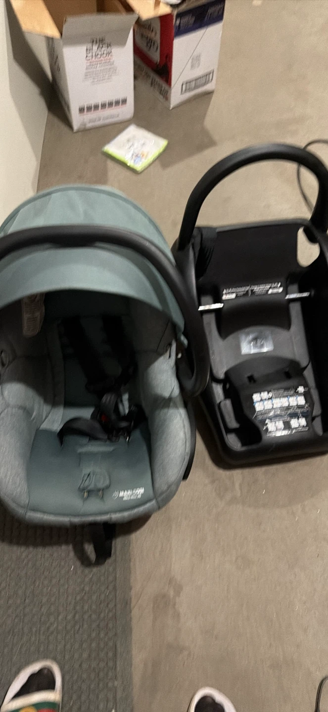 Maxi-Cosi Infant Car Seat with Base