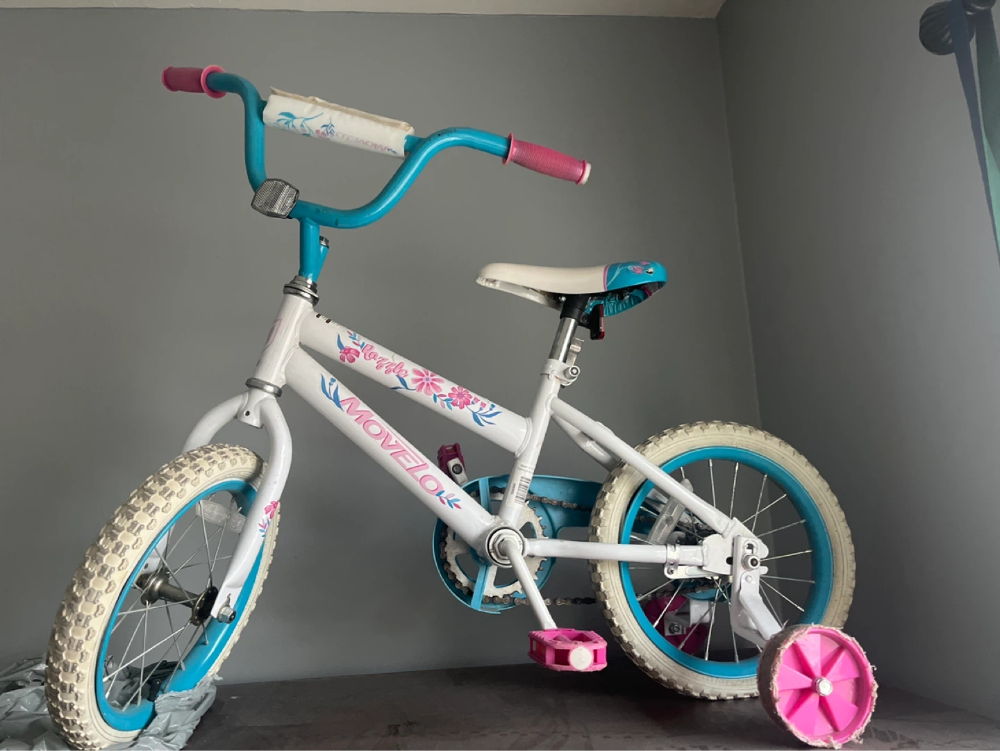 Girls Movelo Bike with Training Wheels