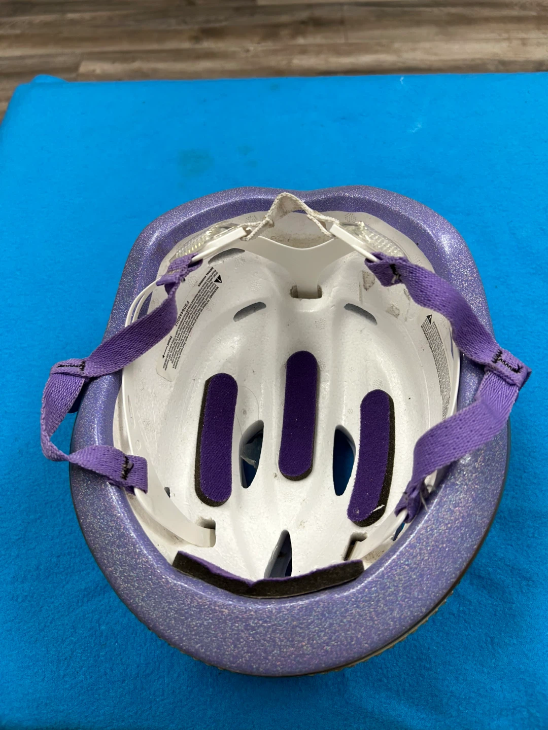 Adult Frozen Queen of Arendelle Bike Helmet - photo 3
