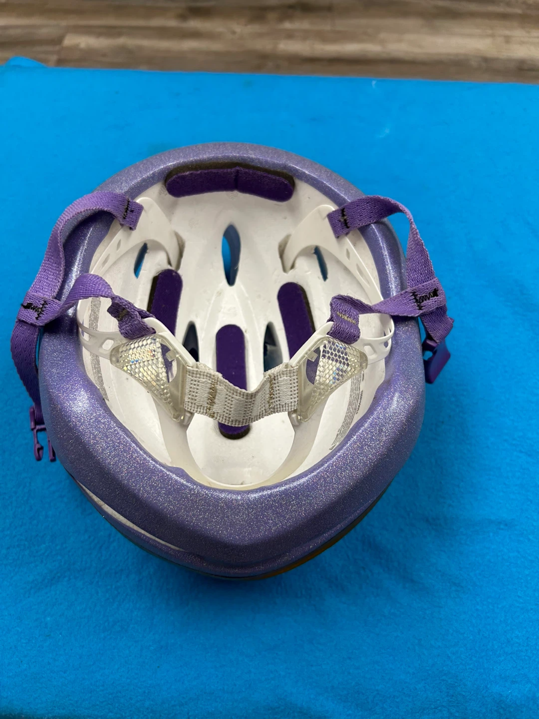 Adult Frozen Queen of Arendelle Bike Helmet - photo 4