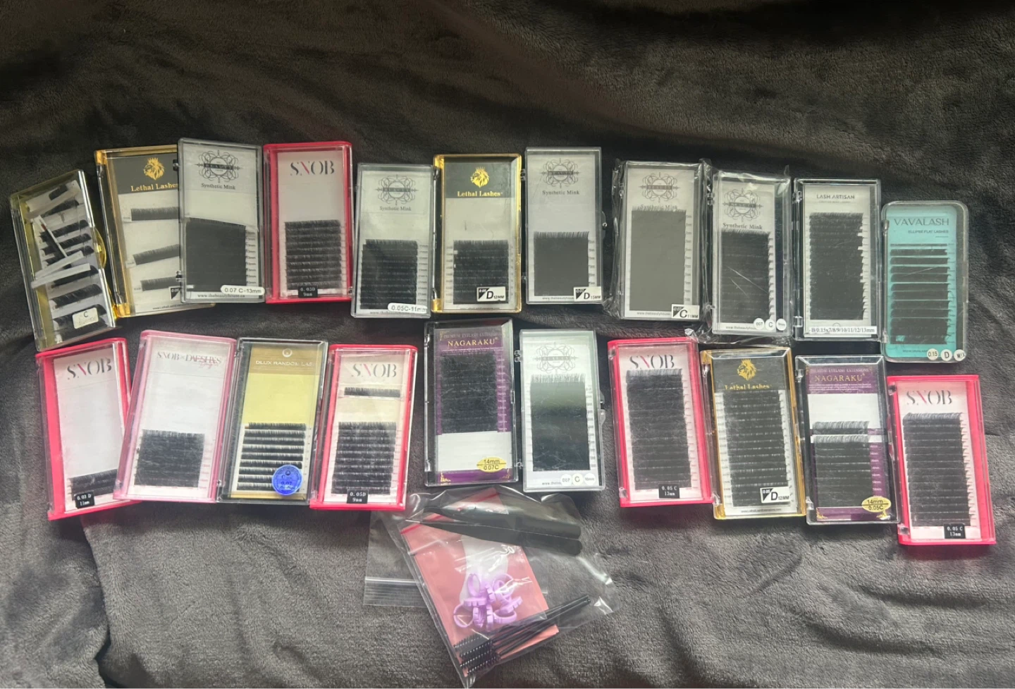 Assorted Lash Trays and Application Tools