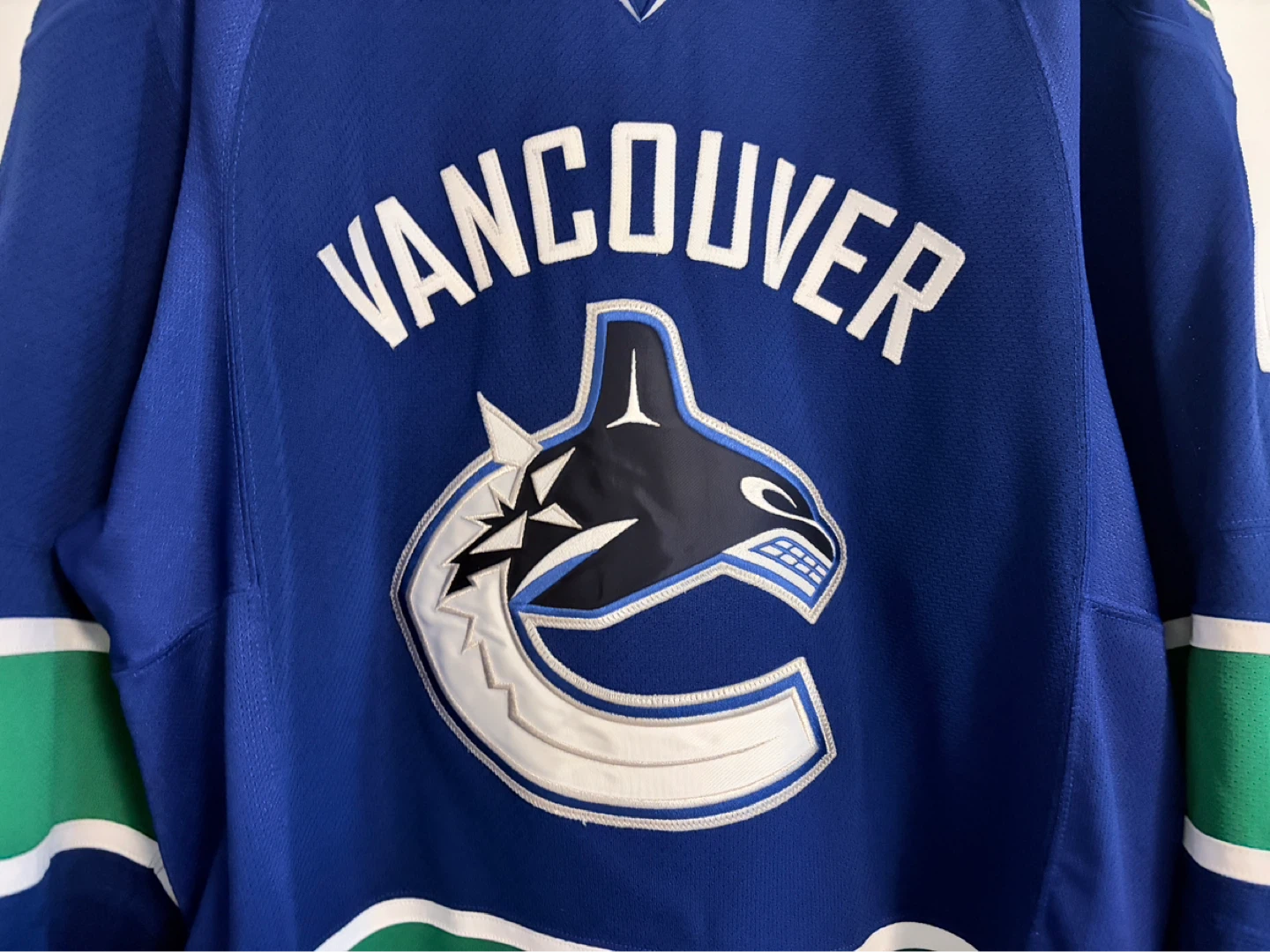 Authentic Reebok Edge 1.0 Canucks Quinn Hughes MIC Jersey 58 - photo 5