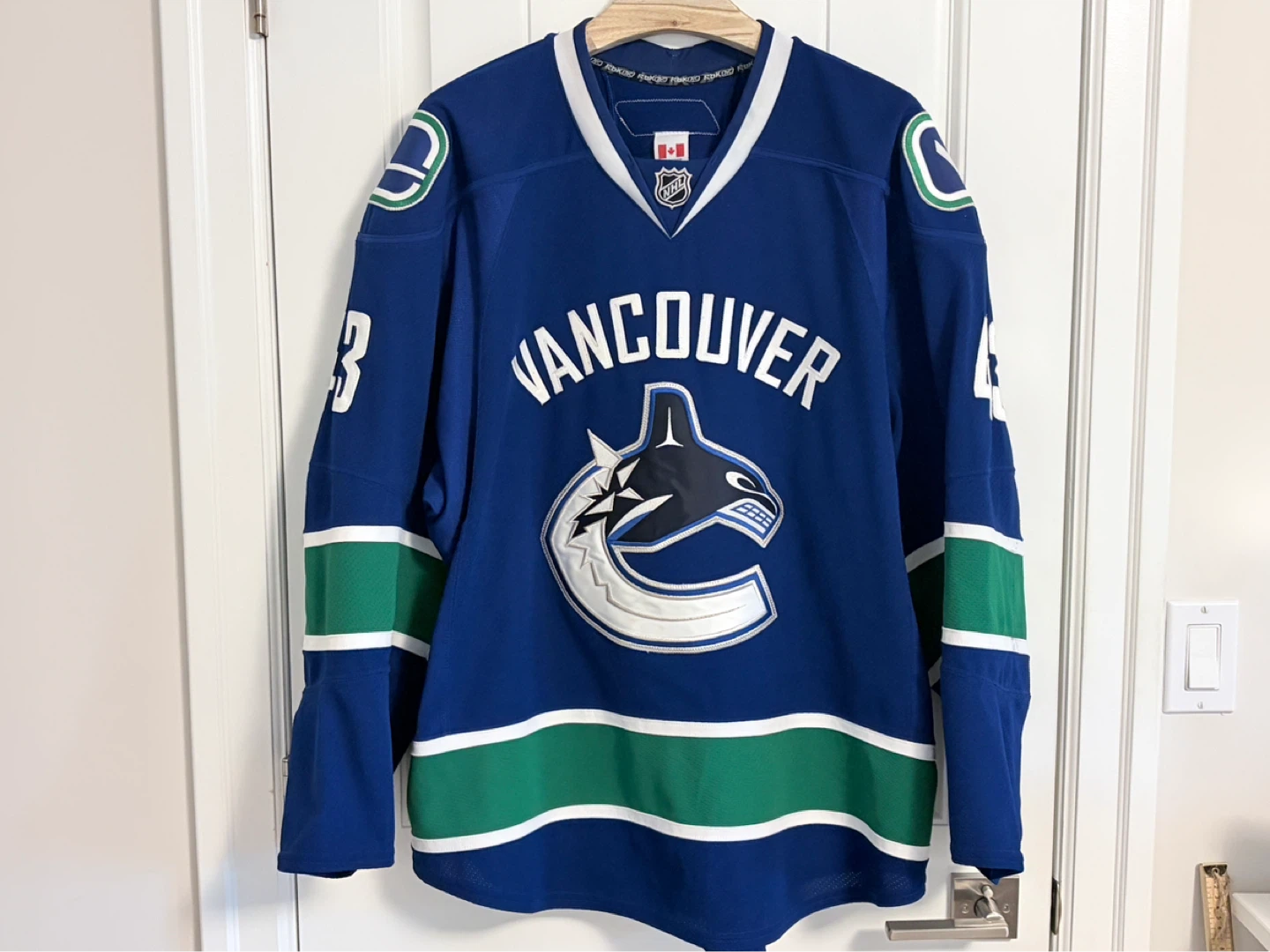 Authentic Reebok Edge 1.0 Canucks Quinn Hughes MIC Jersey 58 - photo 4