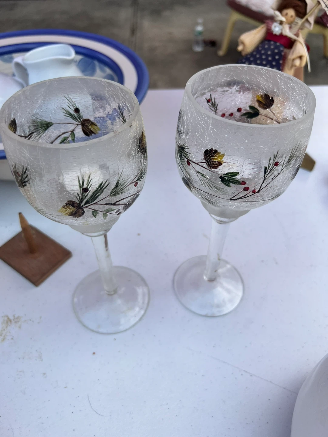 Set of 2 Frosted Glass Wine Glasses with Pine Cone Design