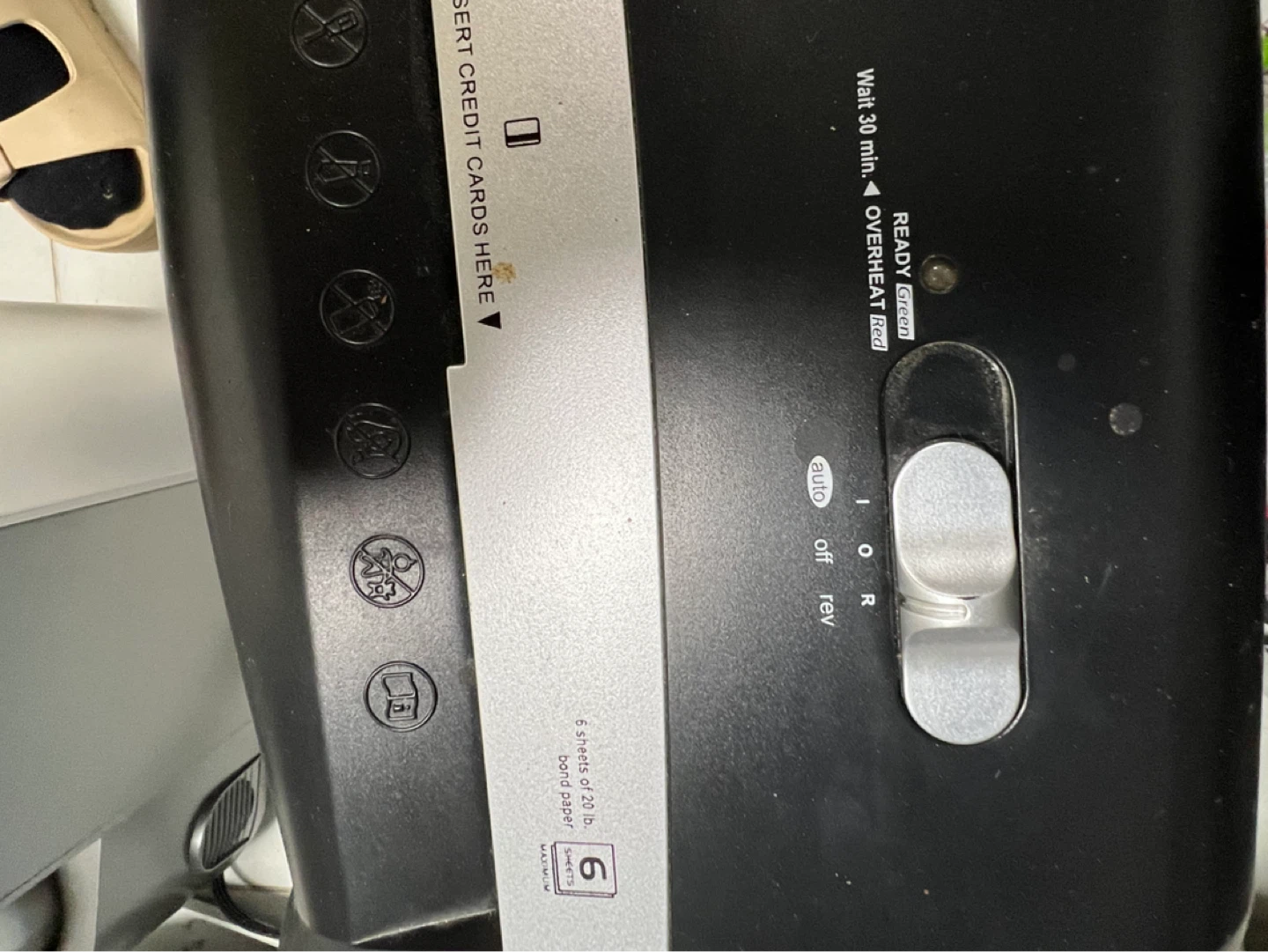 AmazonBasics 6-Sheet Cross-Cut Paper Shredder - photo 3
