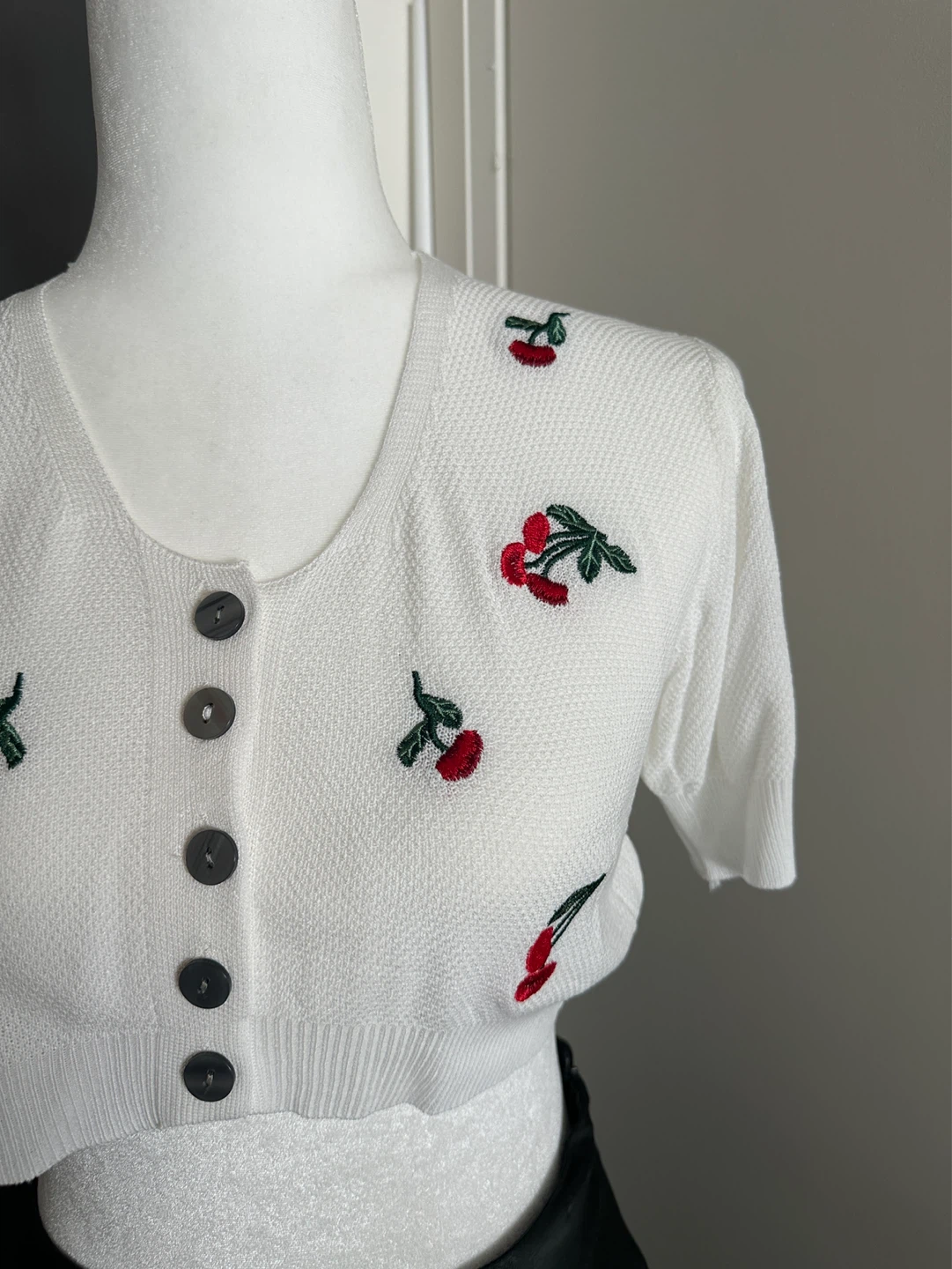 REMJW White Cropped Cardigan with Cherry Embroidery - photo 2