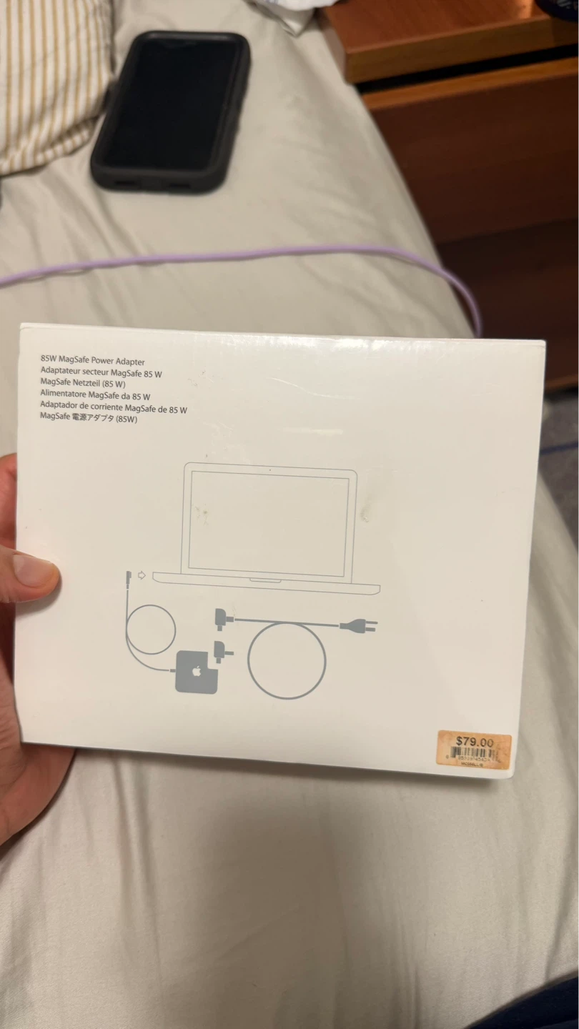 Apple 85W MagSafe Power Adapter - photo 4