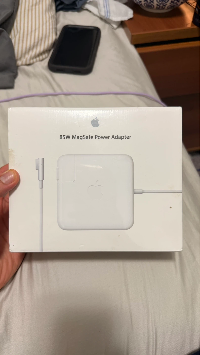 Apple 85W MagSafe Power Adapter - photo 3