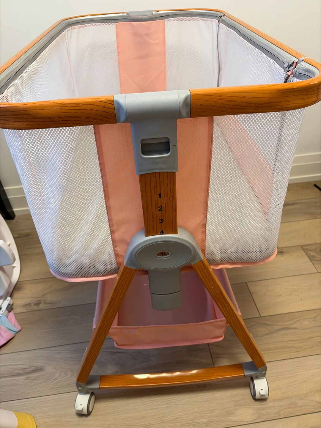 Baby Bassinet with Bedside Sleeper and Storage Basket - photo 4