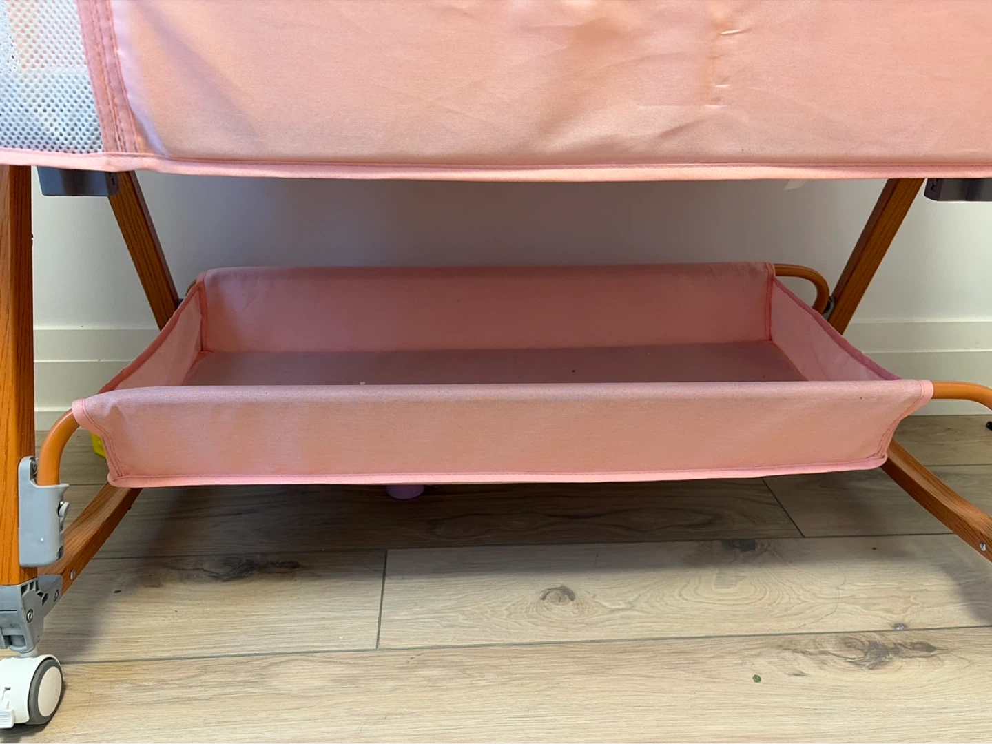Baby Bassinet with Bedside Sleeper and Storage Basket - photo 3