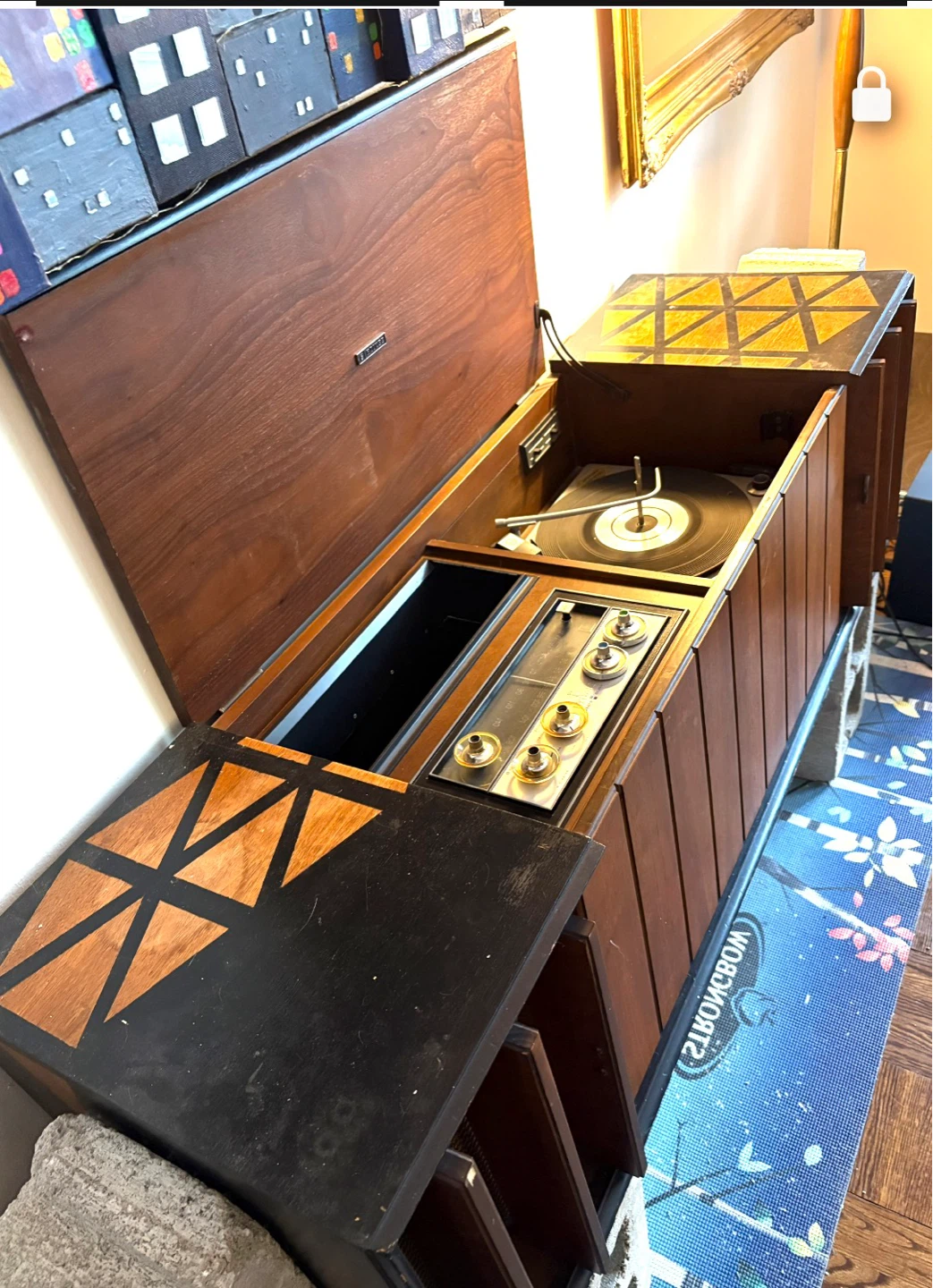 Zenith - Vintage Console Record Player & Radio