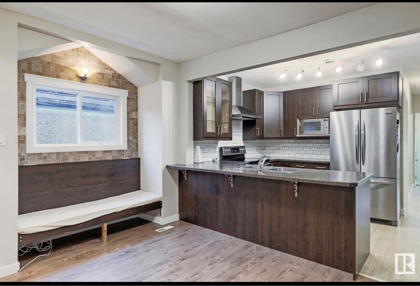 Available 3 Bed, 2 Bath House for Rent - photo 4