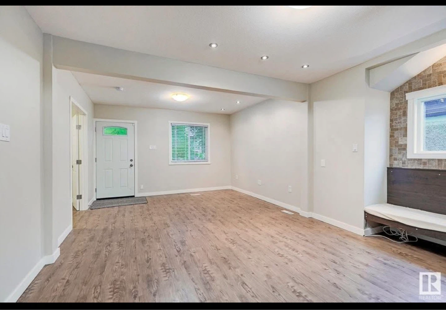Available 3 Bed, 2 Bath House for Rent - photo 2