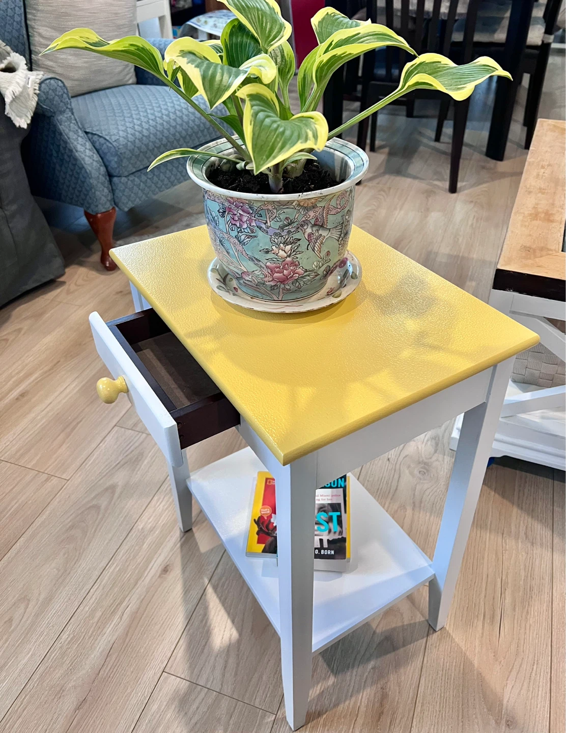 SIDE TABLE IN YUKON GOLD AND WHITE FINISH - photo 3