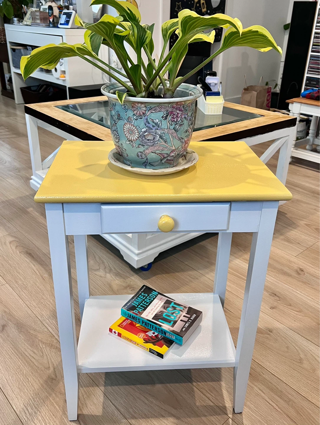 SIDE TABLE IN YUKON GOLD AND WHITE FINISH