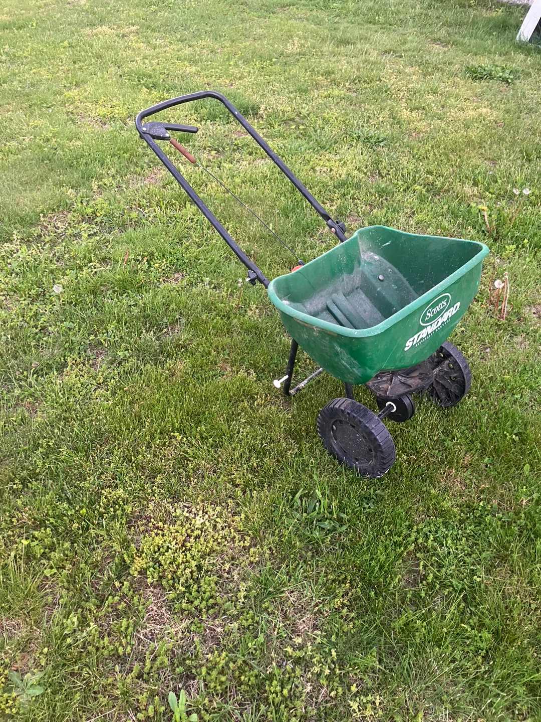 Scotts Standard Broadcast Spreader - photo 2