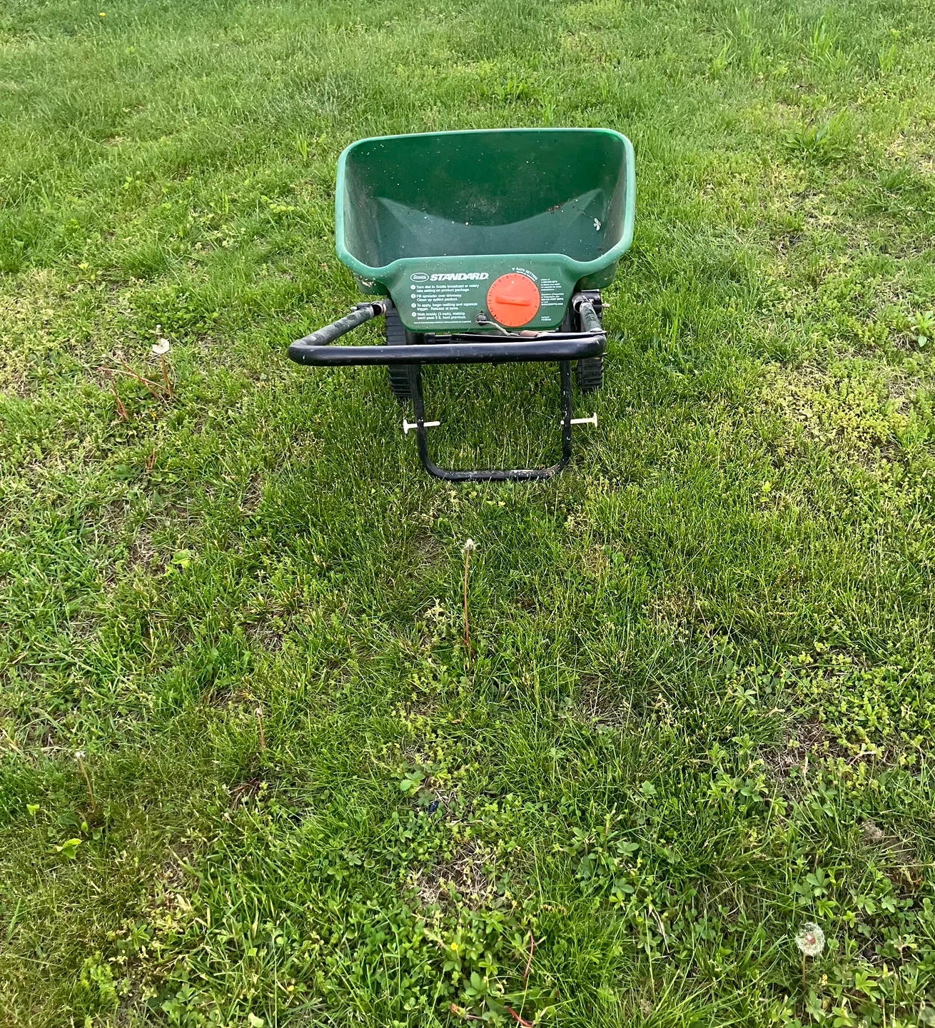Scotts Standard Broadcast Spreader - photo 3