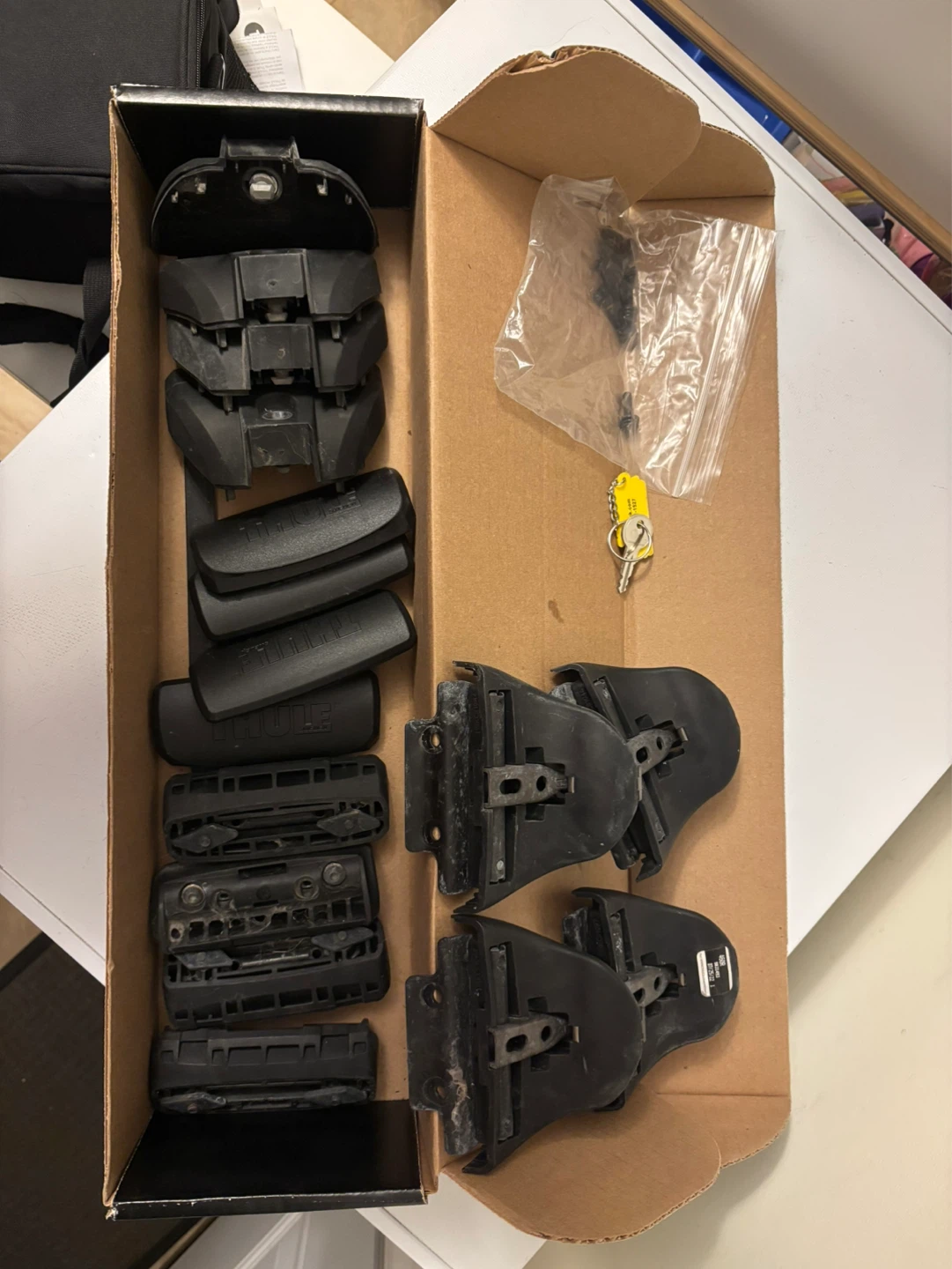 Thule 460R Rapid Podium Kit with Lock Cores and Fit Kit - photo 2