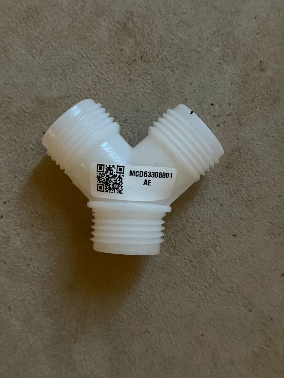 White Plastic Y-Splitter Fitting