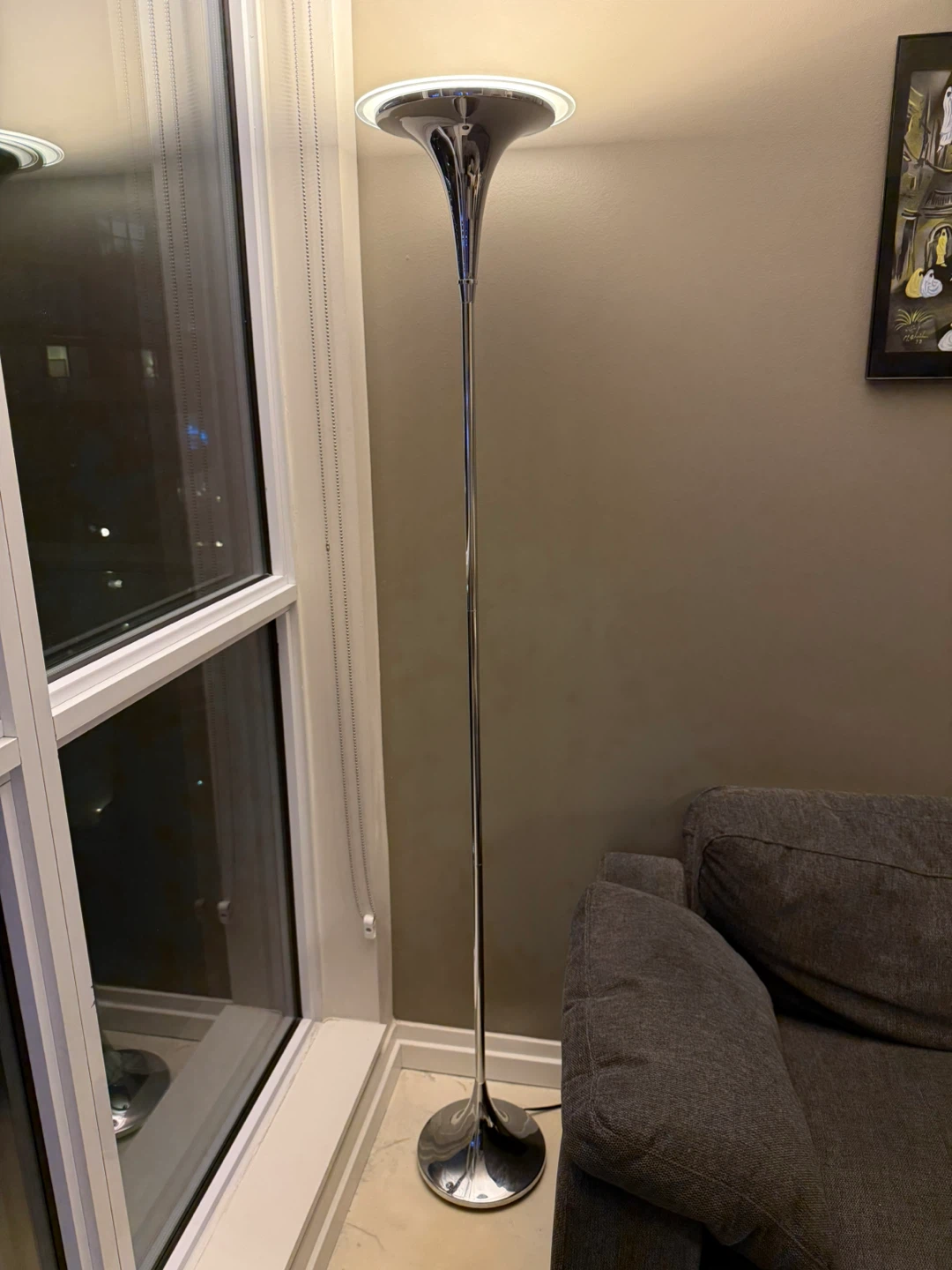 Torchiere floor lamp