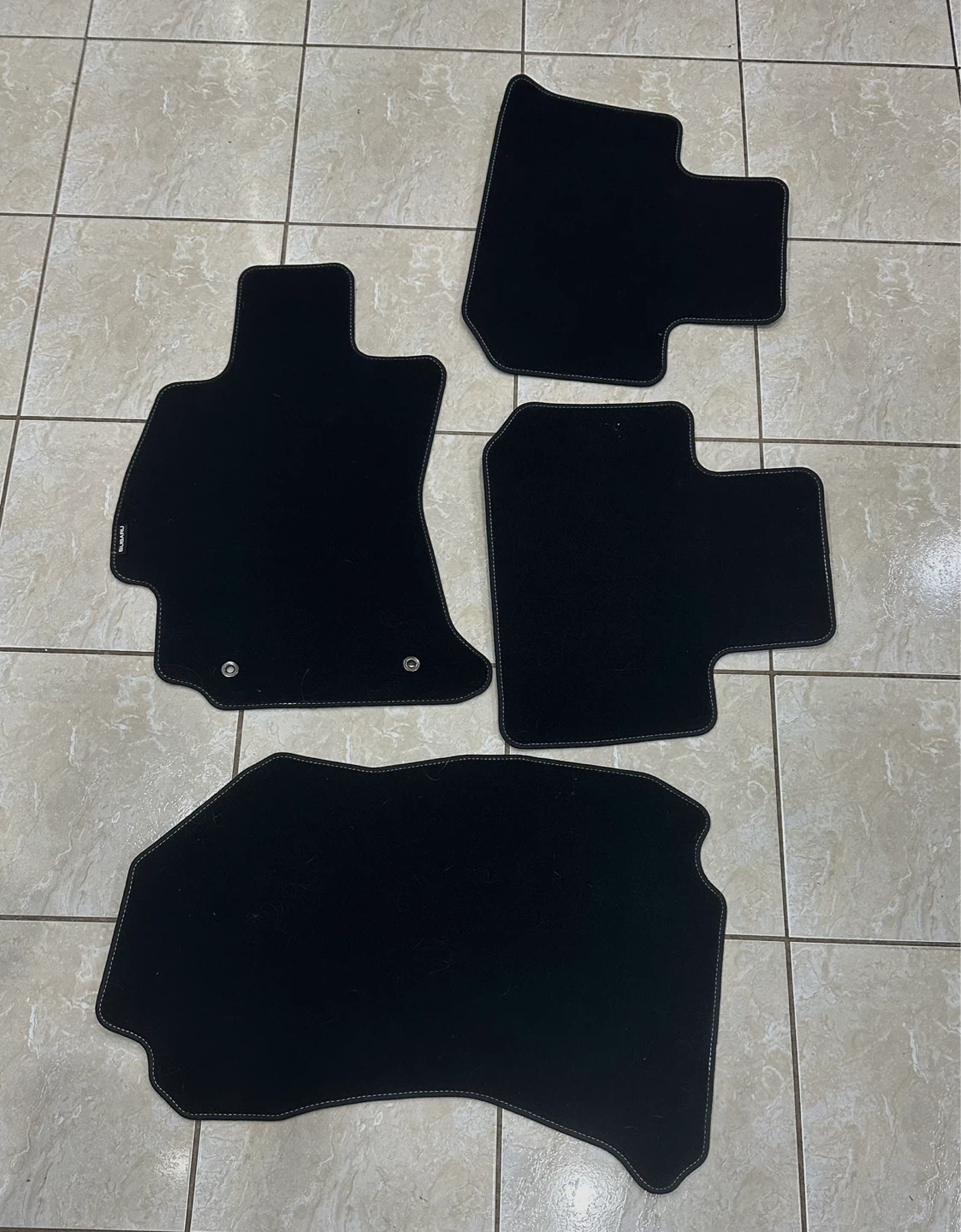 Set of 4 Black Car Floor Mats - photo 2