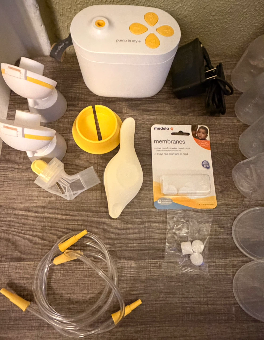 Medela Pump Bundle (See description & photos) - photo 2