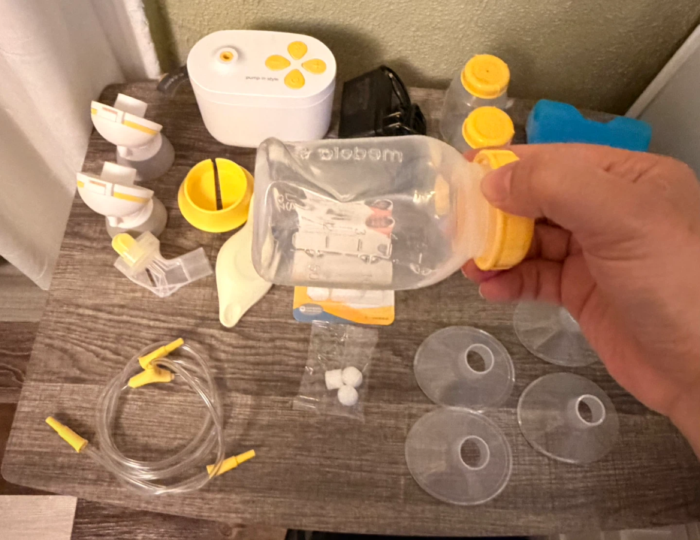 Medela Pump Bundle (See description & photos) - photo 4