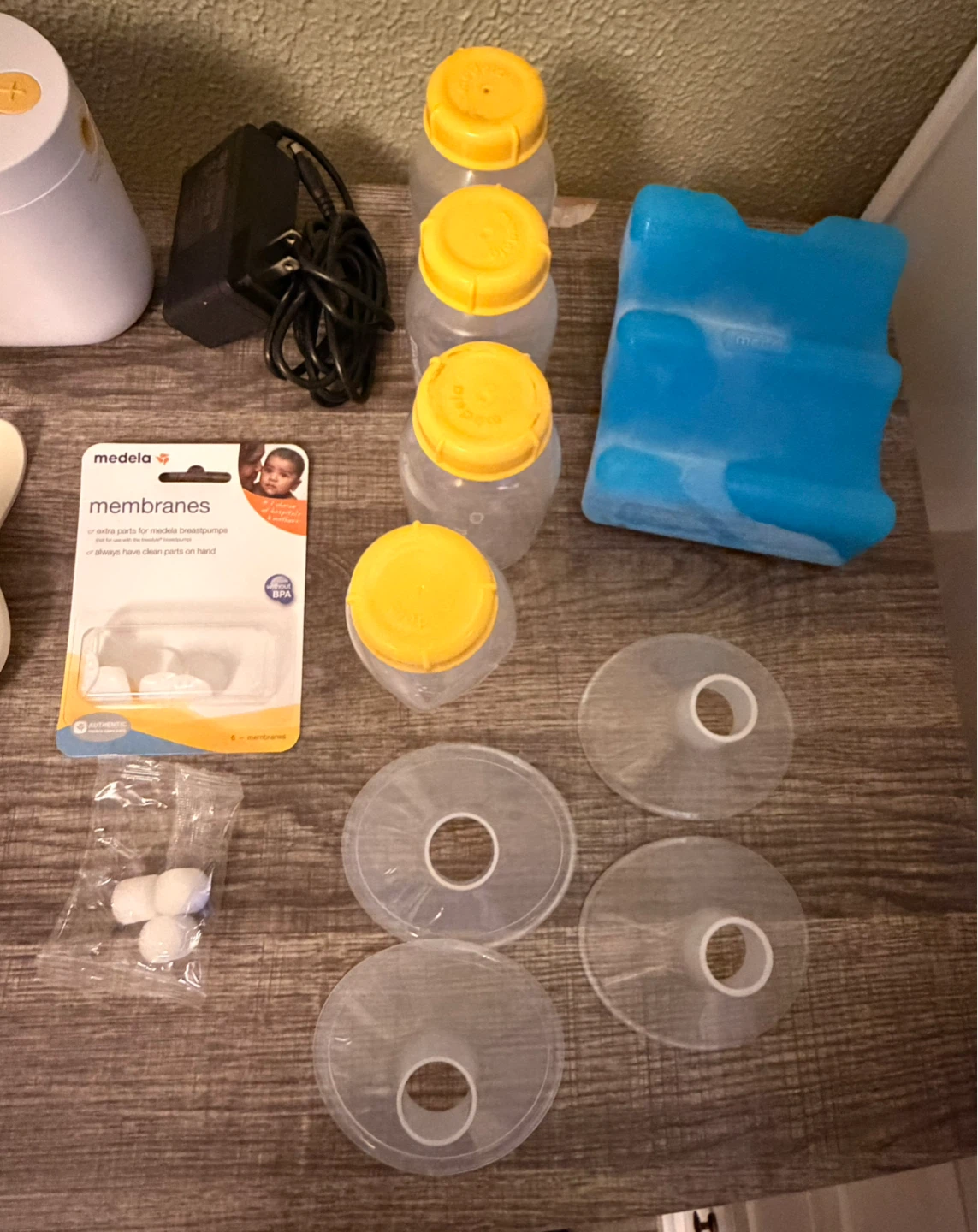Medela Pump Bundle (See description & photos) - photo 3