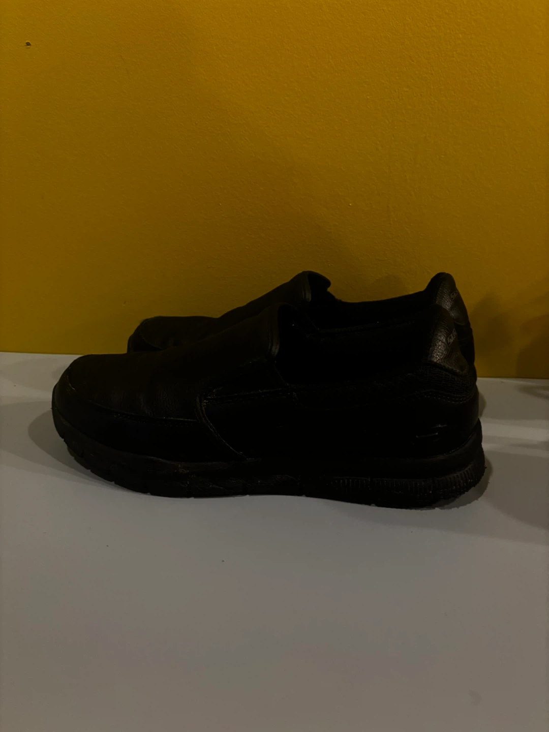 Skechers Black Slip-On Shoes.7.5 sz - photo 2