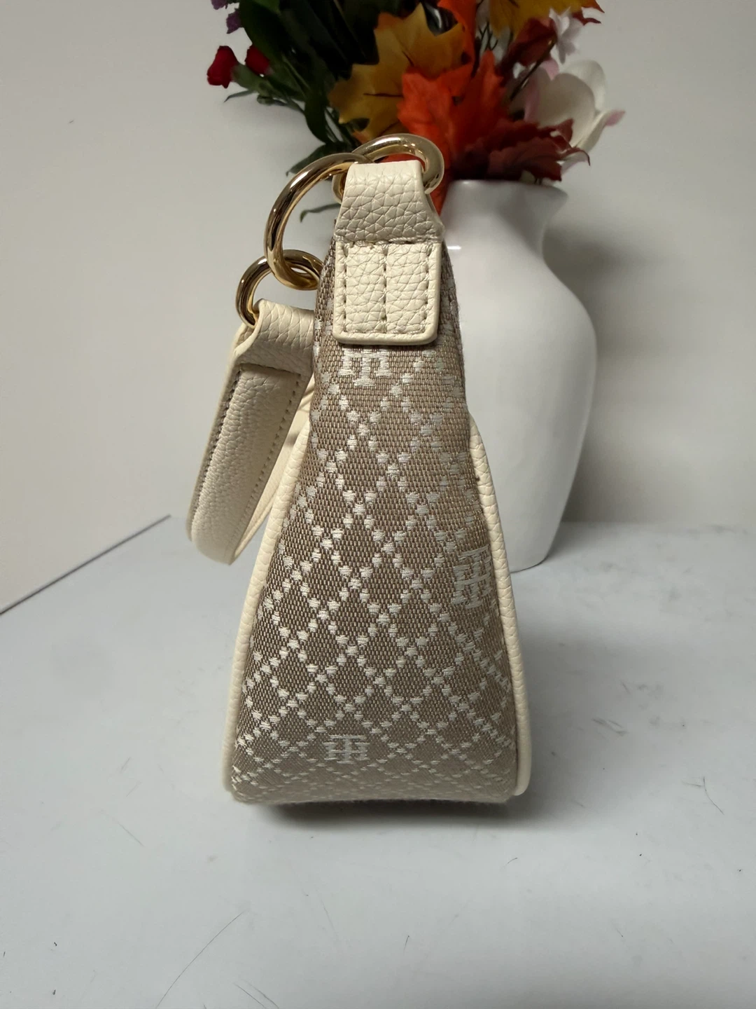 Tommy Hilfiger Monogram Shoulder Bag - photo 4
