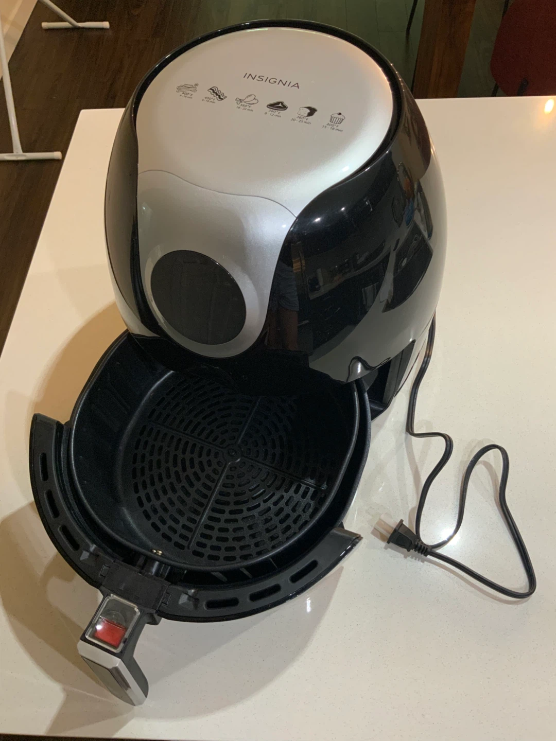 Insignia Air Fryer - photo 2