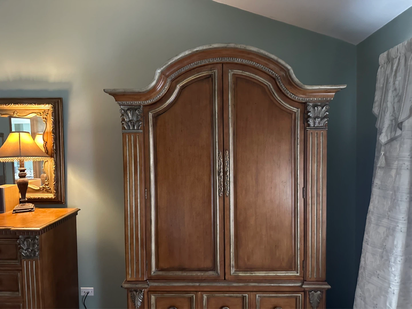 Ornate Wooden Dresser with 11 Drawers - photo 3
