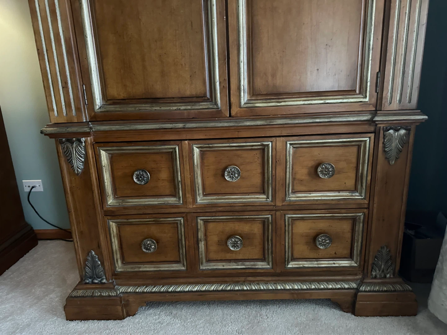 Ornate Wooden Dresser with 11 Drawers - photo 4