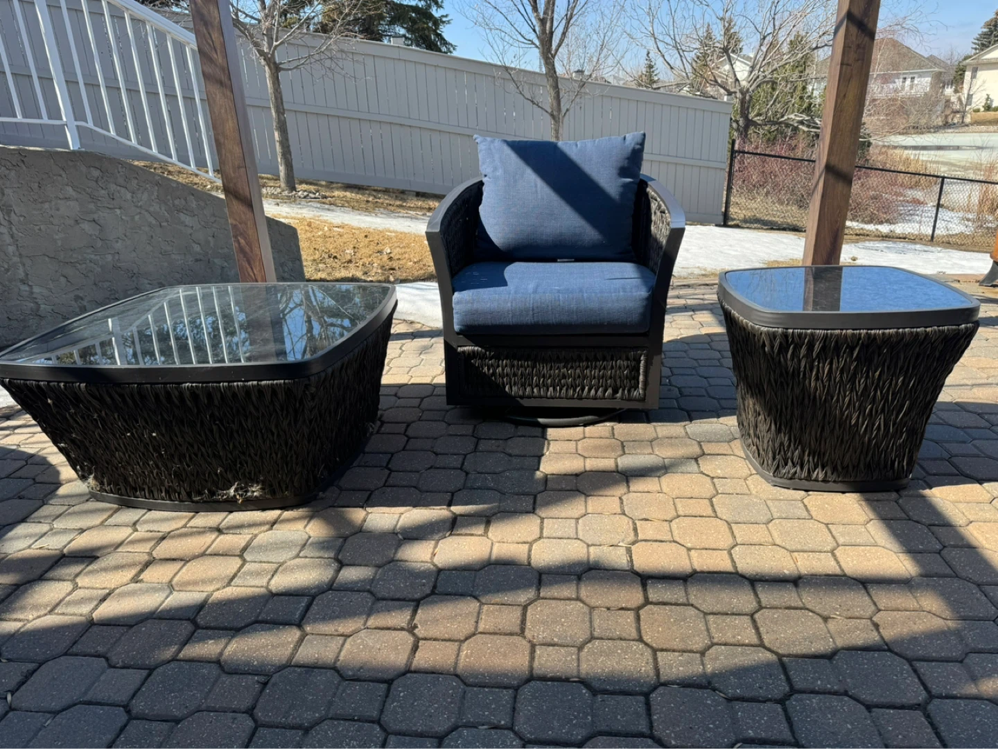Outdoor Patio Swivel Chair and Coffee Table Set