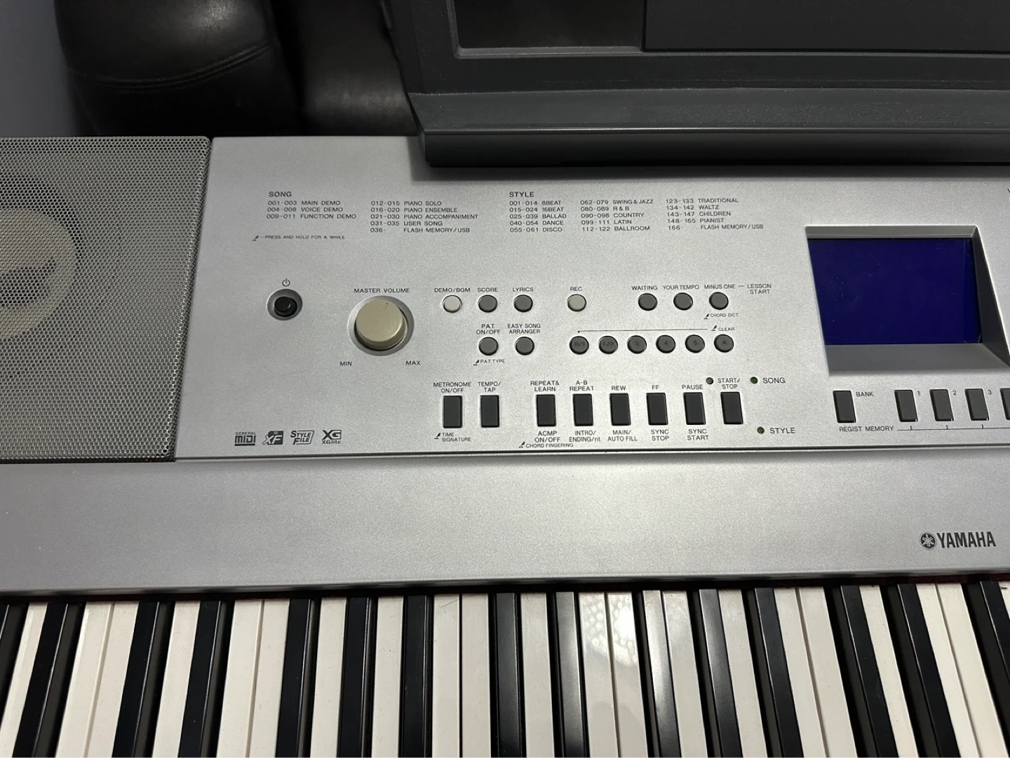 Yamaha Portable Grand DGX-640 Digital Piano - photo 2