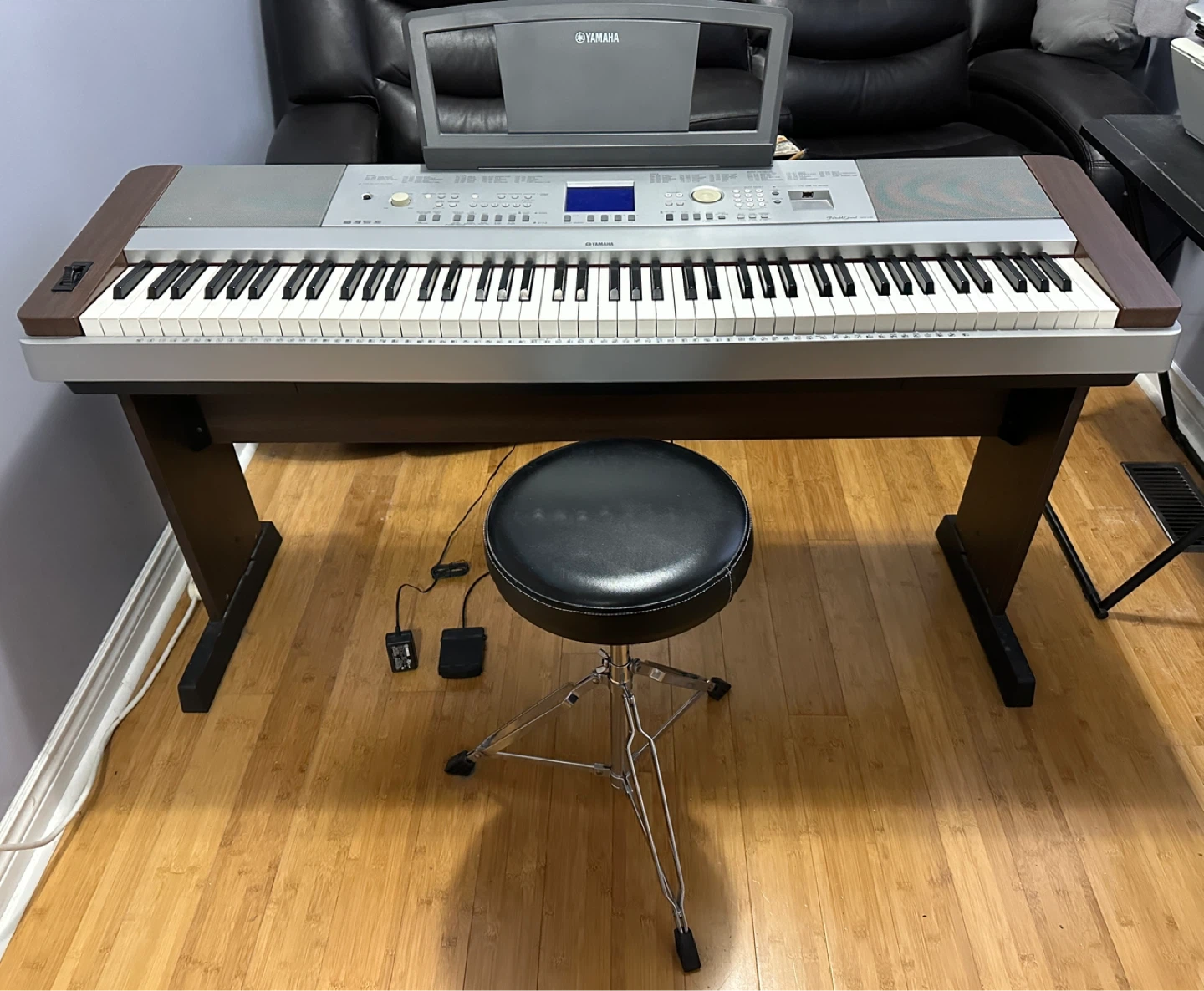Yamaha Portable Grand DGX-640 Digital Piano