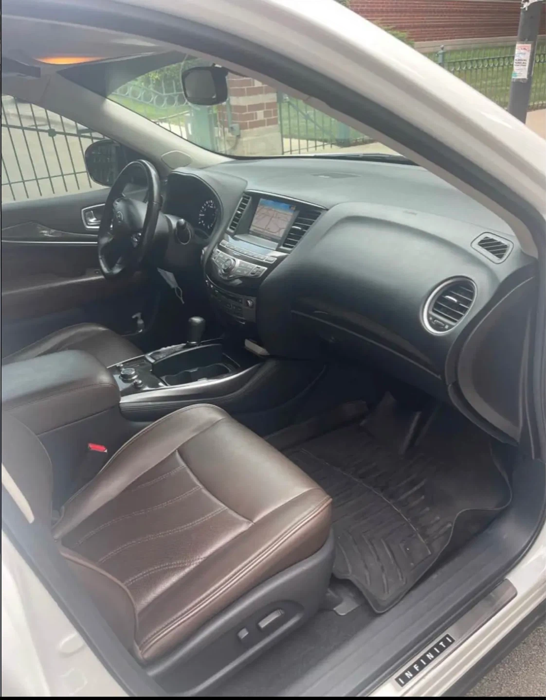 White Infiniti QX60 - photo 5