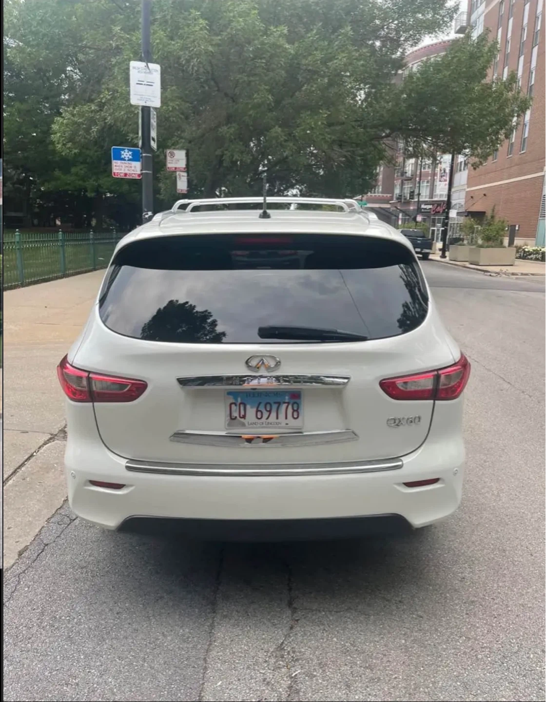White Infiniti QX60 - photo 4