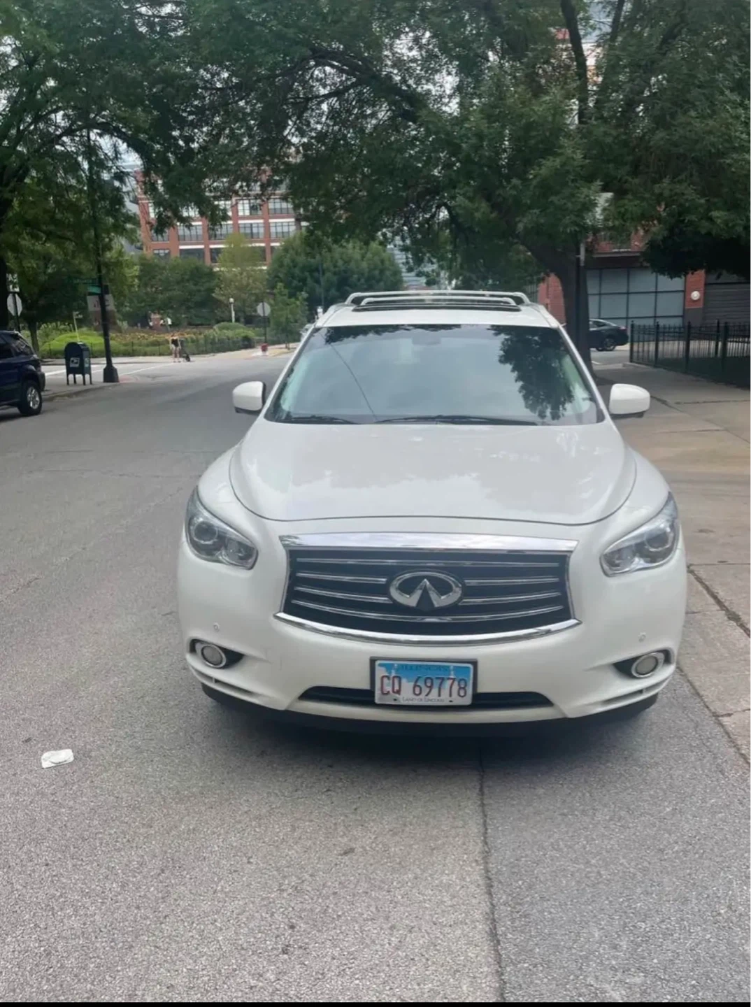 White Infiniti QX60 - photo 3