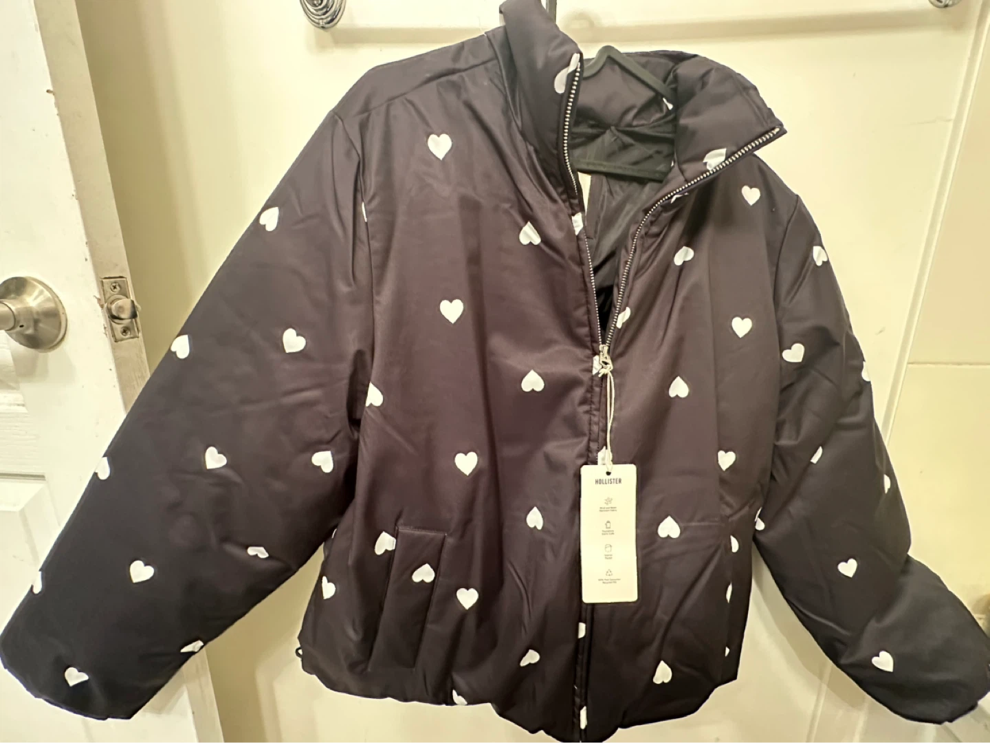 Hollister Puffer Jacket - Black with White Hearts - Medium - photo 2