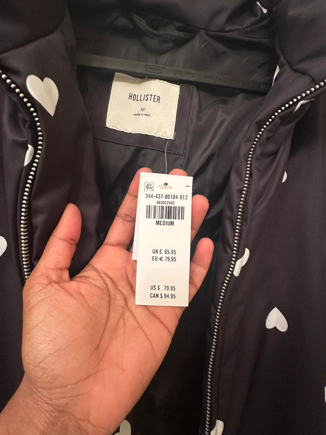 Hollister Puffer Jacket - Black with White Hearts - Medium - photo 4