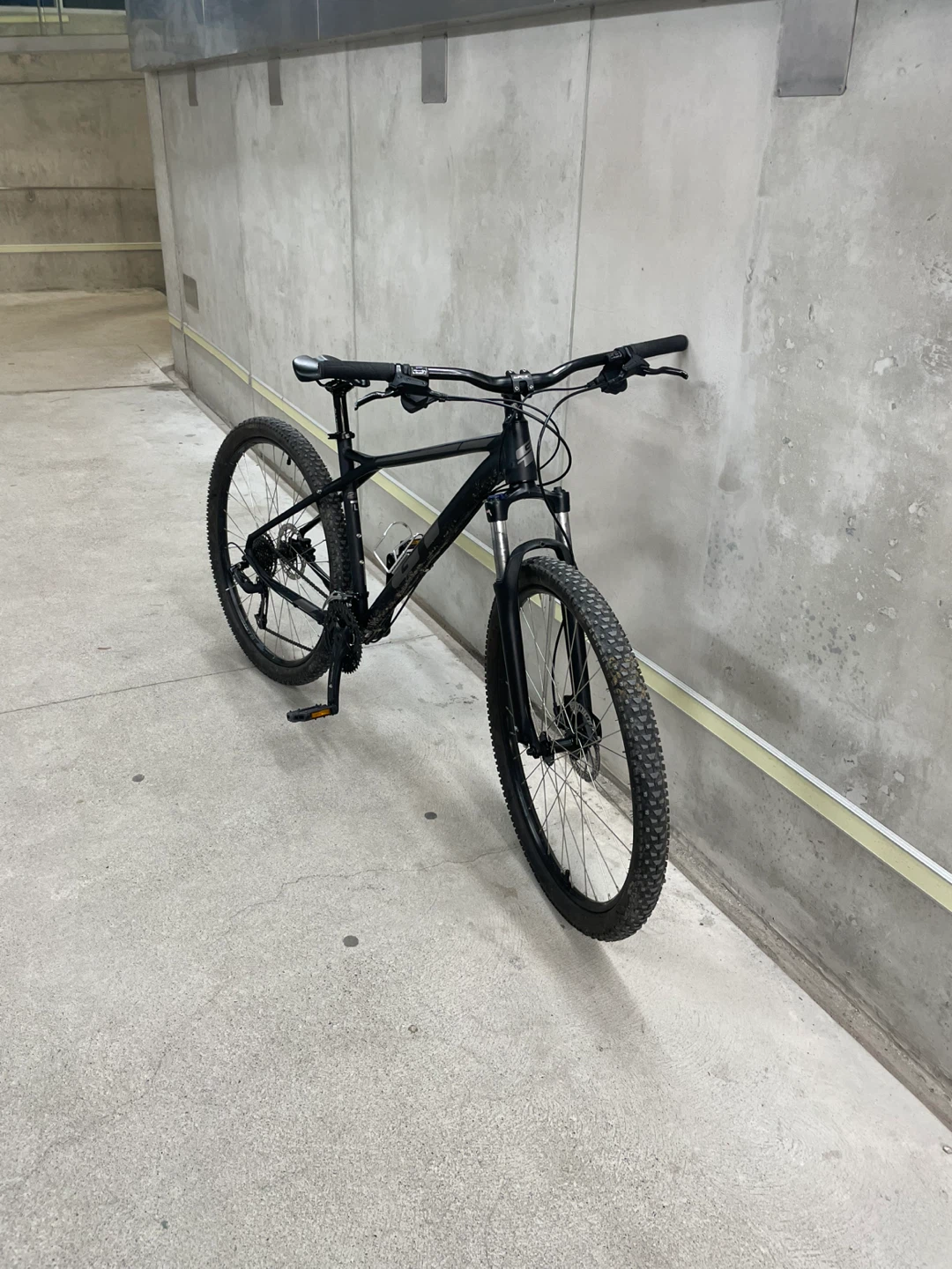 GT Avalanche Men's Mountain Bike - Black - photo 3