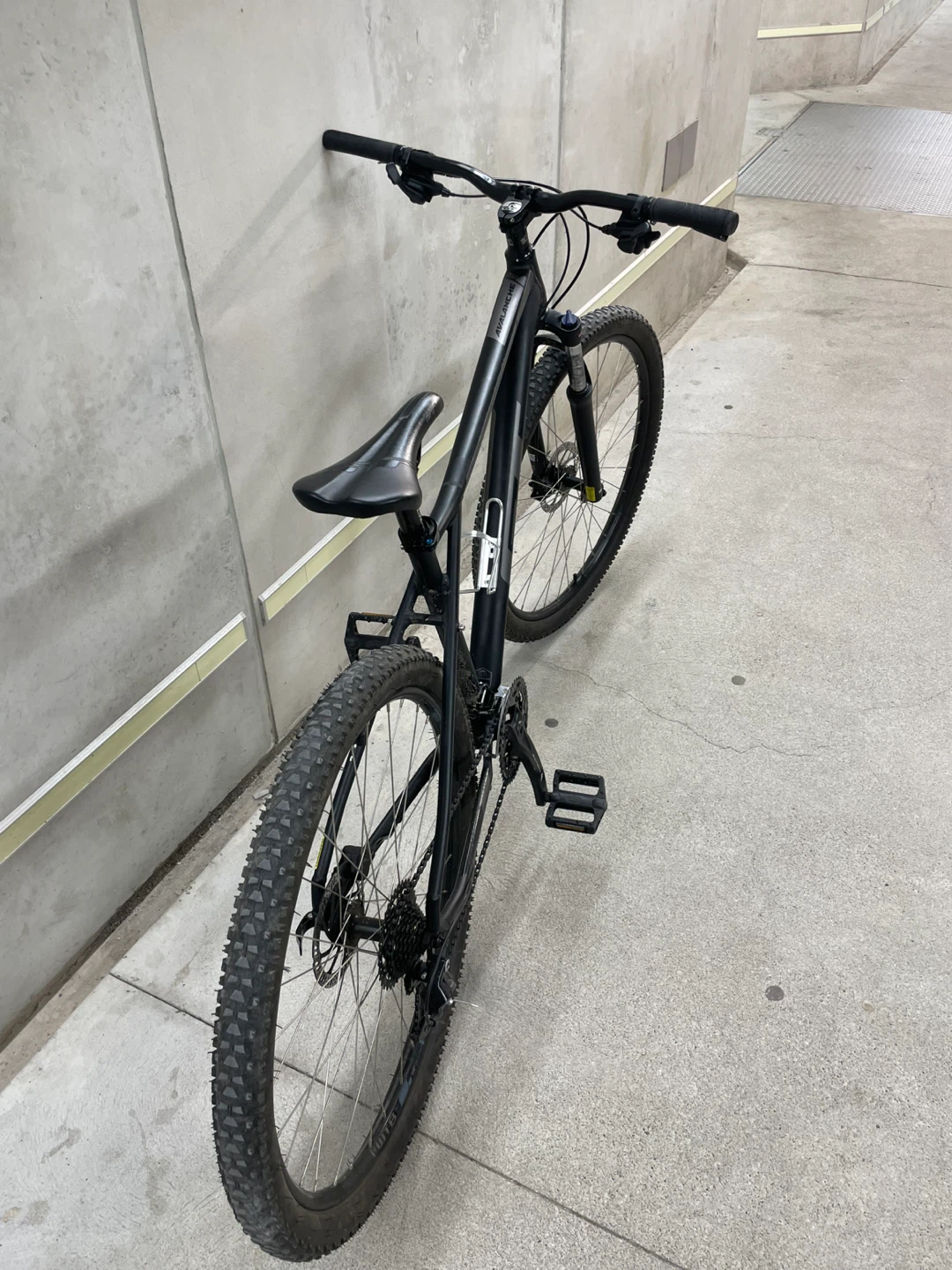 GT Avalanche Men's Mountain Bike - Black - photo 4